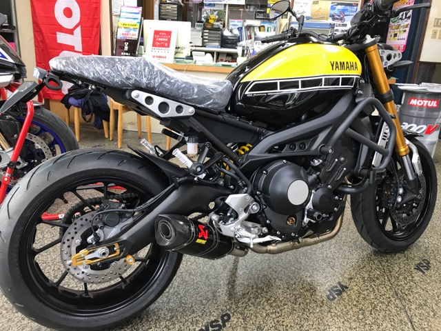 XSR900にアクラポビッチマフラーを取り付けます。 | BikeShop北神戸の